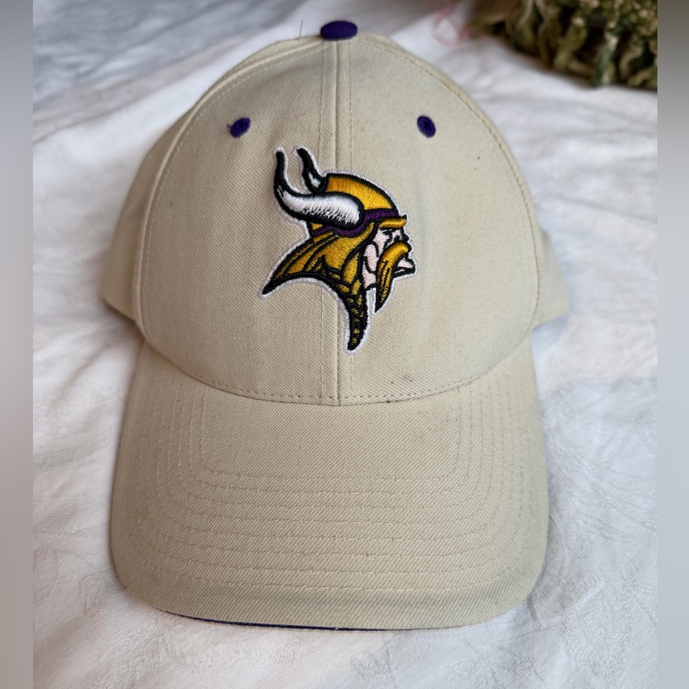 Adjustable Minnesota Vikings cap in beige